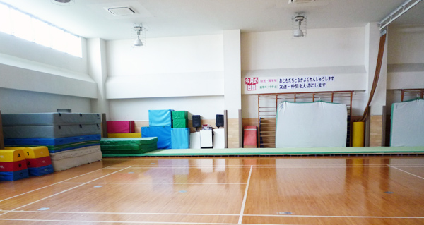 光明池の体育館