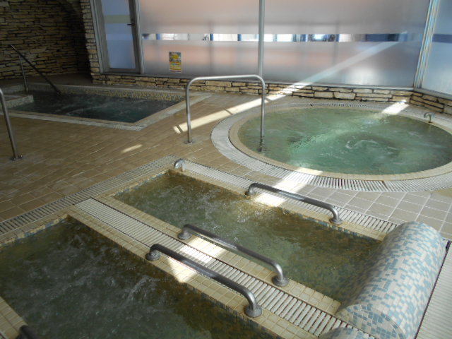 気泡プール(寝湯・座湯・立湯)